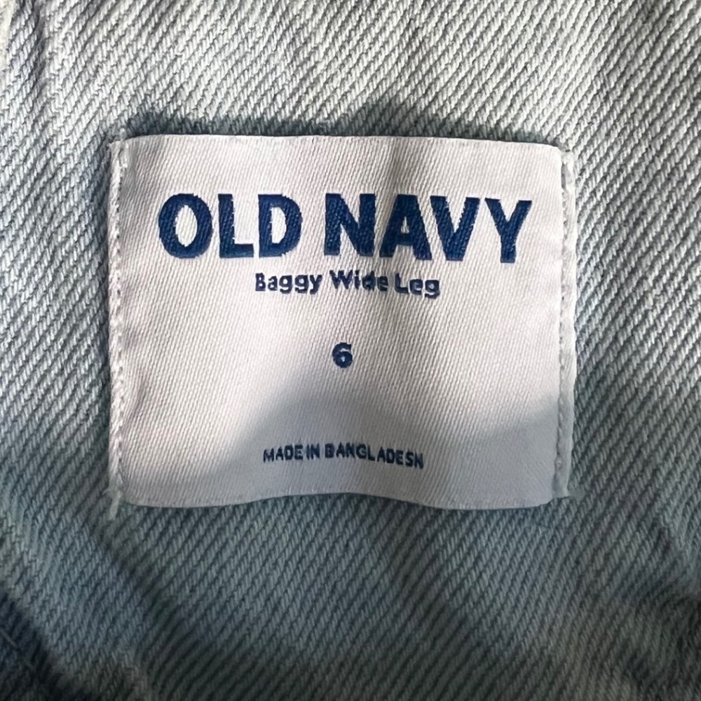 Old Navy Baggy Wide Leg Overalls Womens Size 6 Light Wash Blue Denim Bib Relaxed - Picture 2 of 7